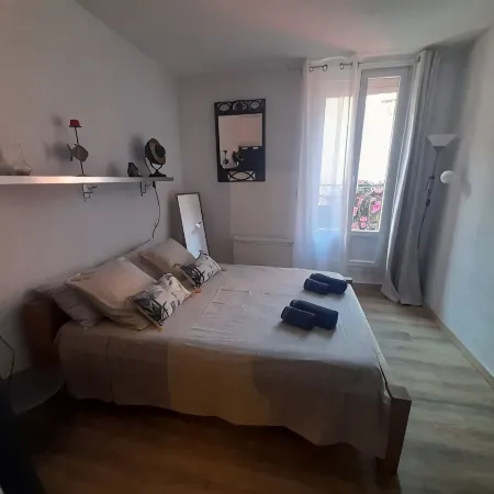 In the heart of Meze, apartment 2 BEDROOMS, AIR CONDITIONED, sleeps 4.