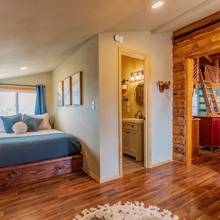 The Four Seasons  - A Getaway to White Sands NP and Cloudcroft, NM w/ Hot Tub!