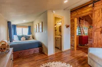 The Four Seasons  - A Getaway to White Sands NP and Cloudcroft, NM w/ Hot Tub! - 4-Star