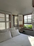 Beautiful Bar Beach - stay 300m to Sand & Surf. Walk to Cafes & Restaurants. - Wifi
