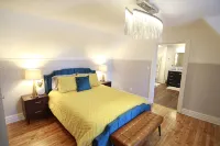 Modern Victorian on private secluded lot, spectacular views, centrally located! - balcony
