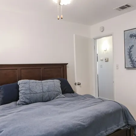 Sleeps 20!  Near Bulldog Stadium!