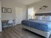 Newly-built 3 beds/2 baths home in Oak Island - 2성급