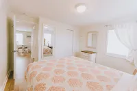 The Nags Head Cottage-Recently renovated in 2025! Walking distance to the beach! - 3성급