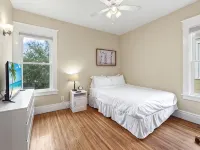 Cozy Upper 3 bed 2 full bath + loft + balcony โรงแรมใกล้บ้านดาร์วินมาร์ติน