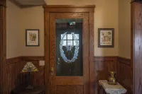 Beautifully restored home in historic Blackstone District - 방갈로