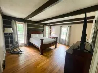 Pioneer Village Creekside 4-bedroom cabin perfect for a family retreat! - Chalets