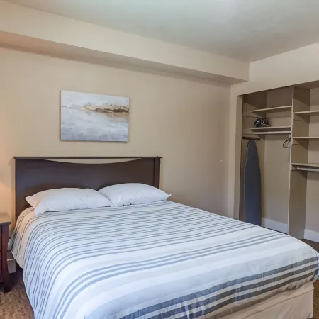 Updated 2-bedroom condo with pool