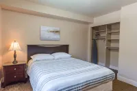 Updated 2-bedroom condo with pool - ห้องครัว