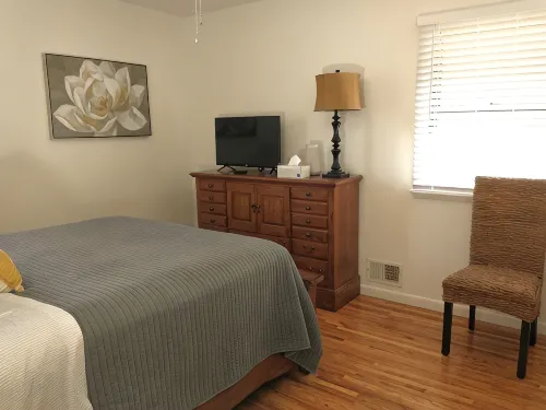 Charming Top Floor Home Close to I-80, UNL, & Downtown - Homestay