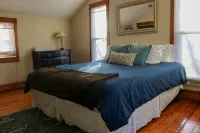 Great location right off Mass - Hot Tub