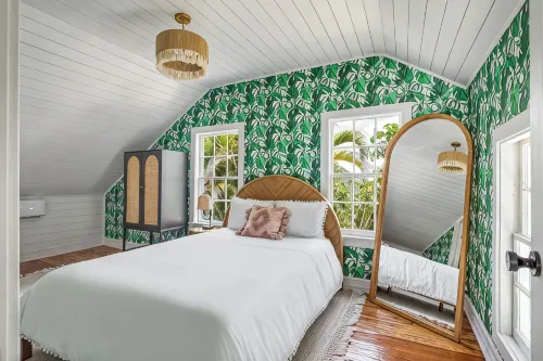 Charming + Circa 1889 Historic Eyebrow Home - 2-Sterne