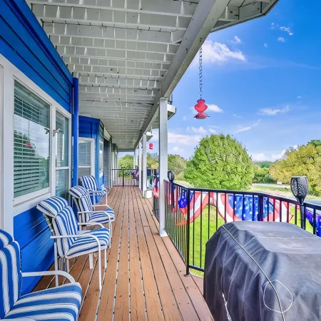 Dejablue Condo w/ pool on lake Texoma-Sleeps 8