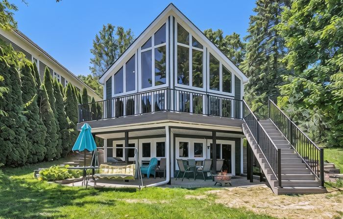 Panoramic view of spectacular all sports lake. 3 bed/3.5 bath
