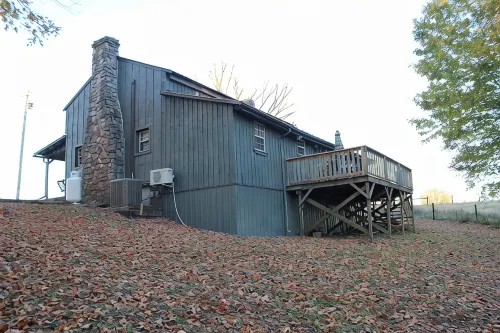 Rustic Retreat, a pre Civil War log cabin. - Chalets