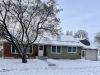 Clean, Fun, Comfy Ranch Home Near Parks, 2.5 mi to Mayo w Pingpong and Playroom - บังกะโล