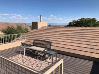 AMAZING VIEWS! Large 4-BR home with hot tub and rooftop deck overlooking ABQ - อ่างจากุชชี่