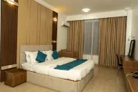 Julirose Hotel And Suites - 2-Star