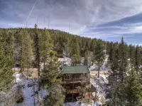 Lost Camp Lodge just a few blocks from Terry Peak - Chalets