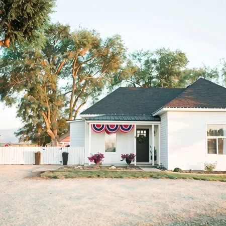 Cozy Country Farmhouse