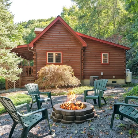 Long Mtn. Views - Covered Porch - Rockers - Fire Pit - Gated - Clean - 5 Stars!