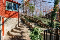 Hilltop Lakefront Historical Home w/ SPECTACULAR VIEW 40 min from Washington DC! - Boutique