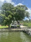 A Fishing and Swimming Paradise . Top Tier Lakeside House to Enjoy - Wifi