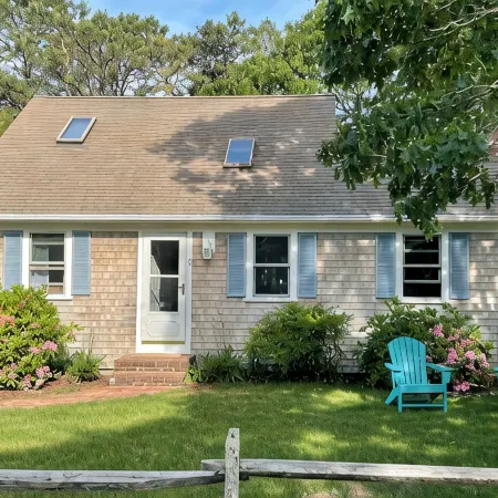 Newly updated 3bdrm Dennis Port home 1.5 blocks to the beach!
