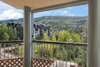 Spacious 2BD + Den, Ski In OutIn the Heart of Beaver Creek VillagePool jacuzzi - WiFi