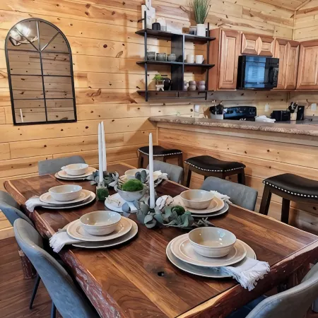 Newer Cabin, Sleeps 6, 2 King Suites, THEATER, Hot Tub, Resort Pool,1 mi to Pkwy