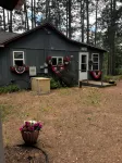 Cozy vintage cabin on a private lake in the Northwoods. - Chalets