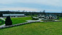 Private Country Estate: 16 miles to Keeneland, 13 to KY Horse Park! - Jacuzzi