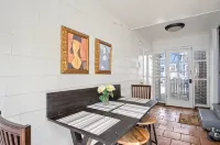 Newport, Pet Friendly 1 Bedroom Cottage. Walk to Water. Book Early & Save - 2-stjärniga