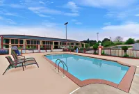 Mockingbird Inn & Suites - 2-Star