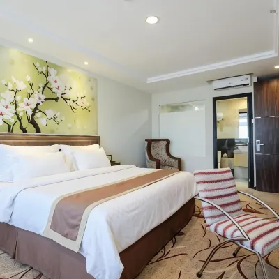 Travellers Hotel Phinisi Hotels near Losari Beach