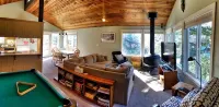 Manzanita Beach House, 3-Bedrooms, One Block to Beach, Dog Friendly, Sleeps 6+ - Wifi