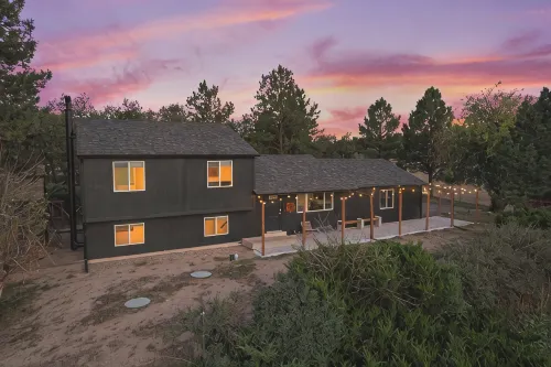 Wilderness Haven with Hot Tub in Franktown - 4-Sterne
