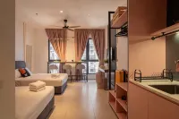Paxtonz Premium Suites - Pools
