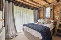 2-Bed Barn| Private Drive & Gardens - By Tempstay - 2-Star