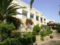 Crithoni's Paradise Hotel