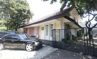 RedDoorz Plus at Jalan Gatot Subroto Jakarta