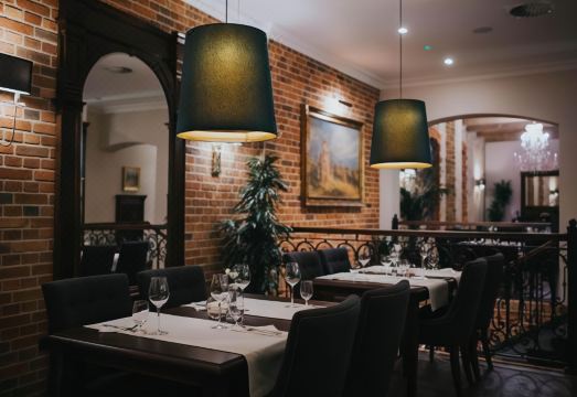 1. HG 호텔 레스..