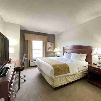 Comfort Suites East Brunswick - South River Rooms
