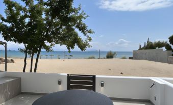 Penthouse & Apartments by the Sea Airport Airstay