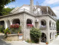 Apartments Kestenovi Dvori Các khách sạn ở Ika