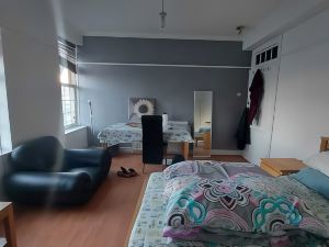 London Edgware Station Apartment