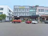 GC Hotel Hotels near Tiram Indoor Water Park
