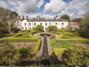 Clone Country House