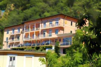 Hotel Arancio فنادق في Brissago