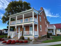 Red Caboose Motel & Restaurant - Motels